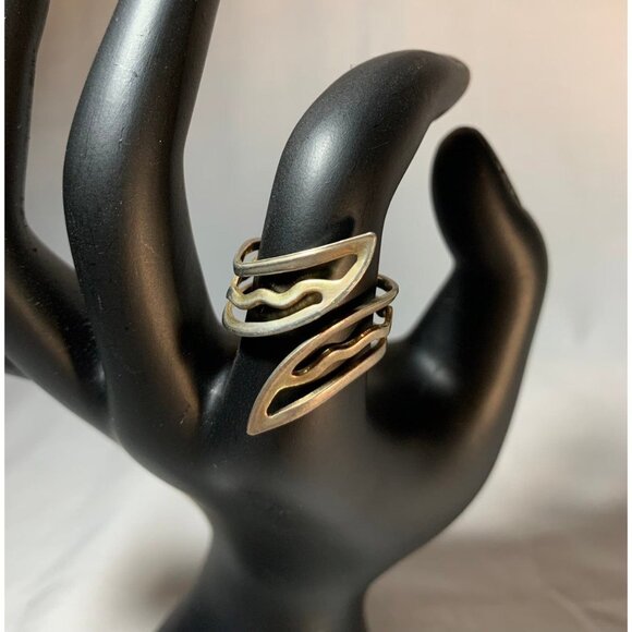 No brand / Not sure Jewelry - Silver Tone Abstract Design Statement Ring Size 7